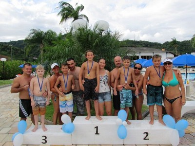 Natação 8 á 10 anos Masc. (foto com a família)