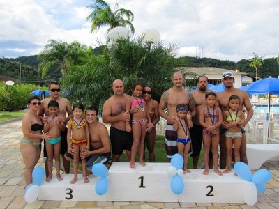 Natação até 7 anos misto (foto com a família)