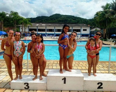 Barrigada infantil (foto com os pais)